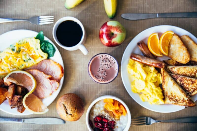 Café da Manhã de Verdade: Como Montar a Primeira Refeição Sem Pão de Cada Dia Virar Tédio